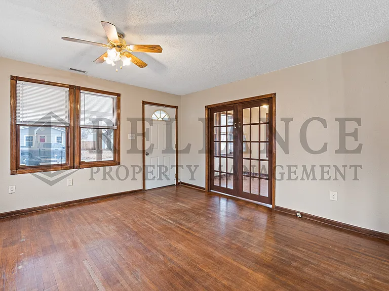 302 N King St — Photo 7
