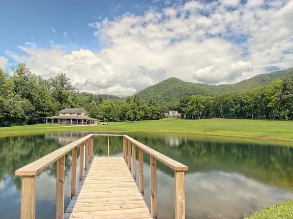 299 Old Homestead Ln, Hayesville, NC 28904