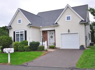 301 Beckenham Ln, Windsor, CT 06095