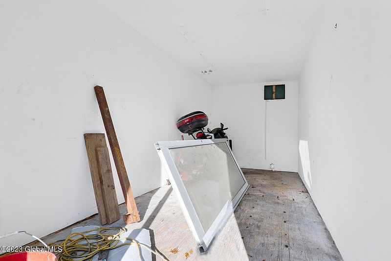 3rd image of 168 Gates Hill Road