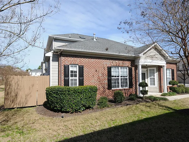1101 Tenbury Pl — Photo 4