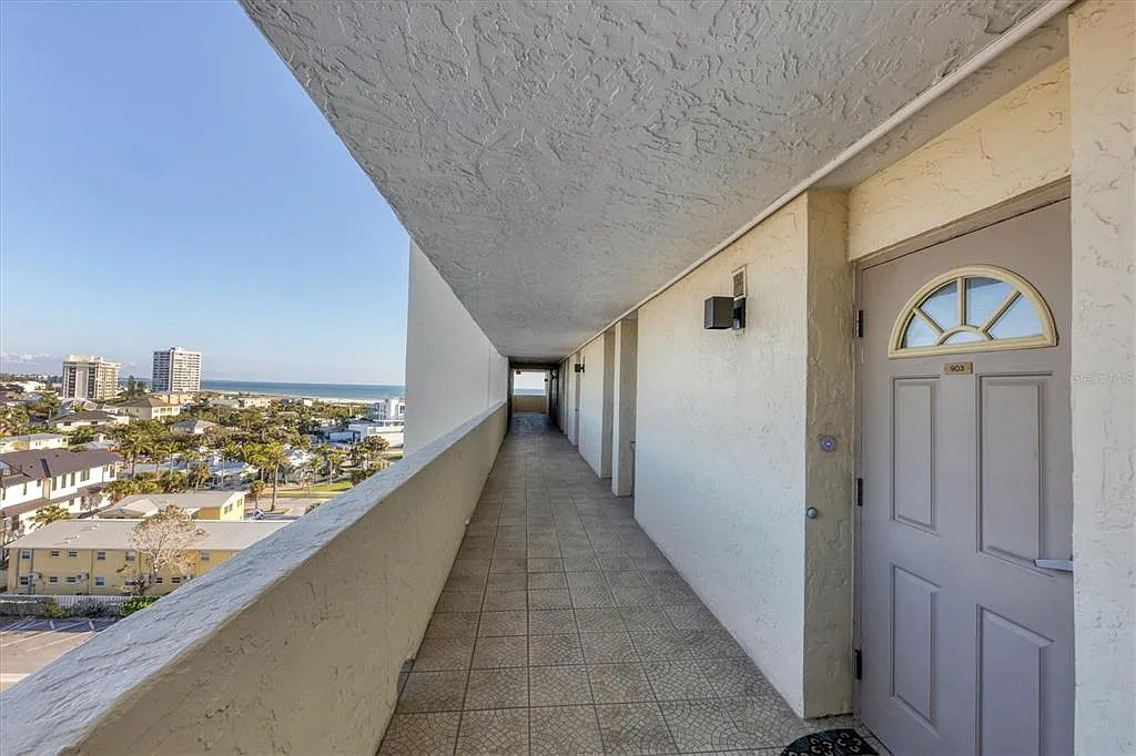 2 bed, 2.0 bath, 1282 sqft, $12,000 — Photo 3