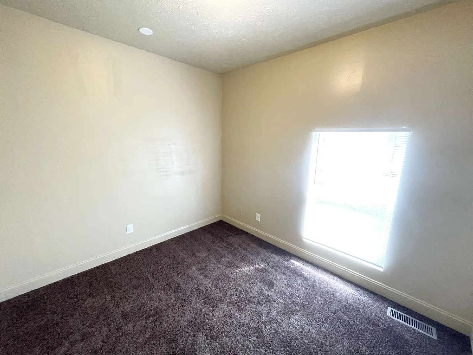 4 bed, $1,050 — Photo 3