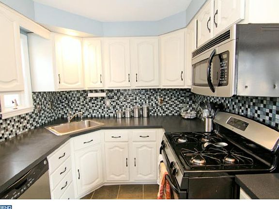 4th image of 3215 Plumstead