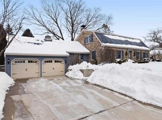 2939 Imperial Oaks Dr, Rockford, IL 61114