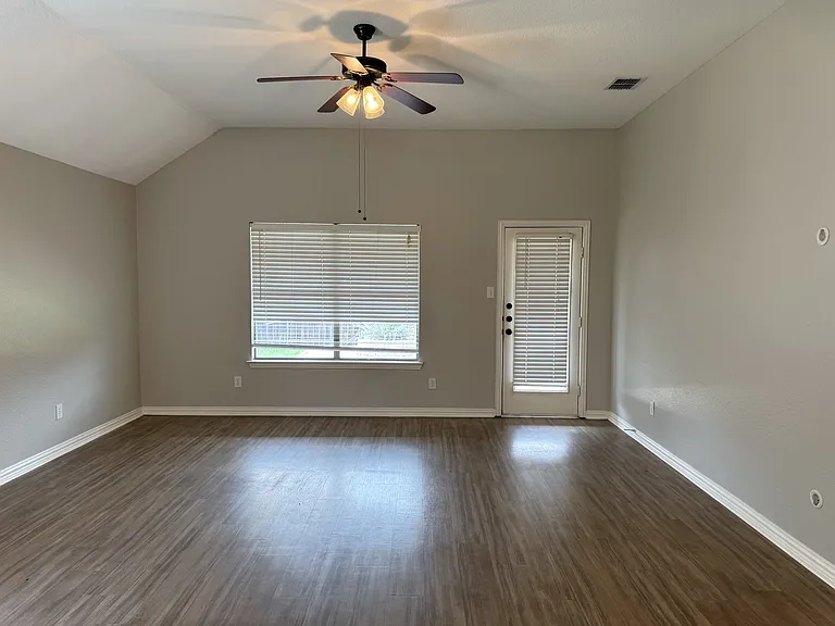 60 Kramer Ln — Photo 13