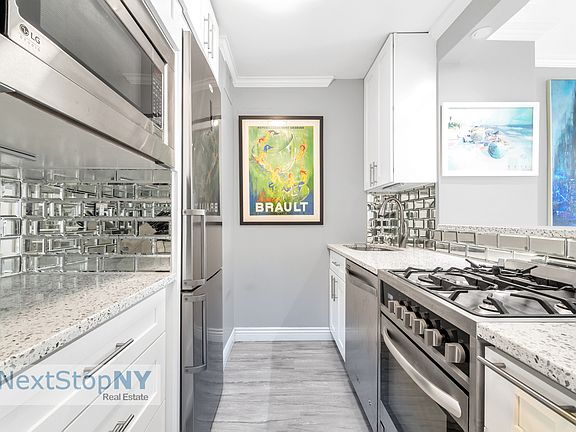 4th image of 245 E 54th St APT 21L