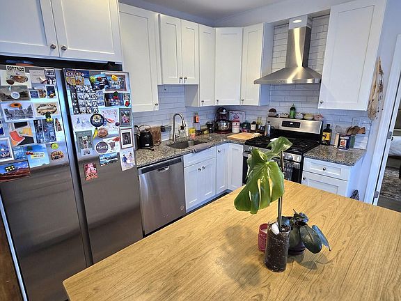 4th image of 305 3rd Ave APT 2