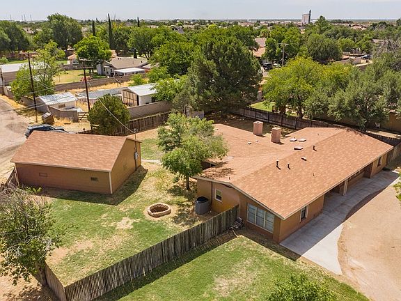 4th image of 2704 Country Club Dr