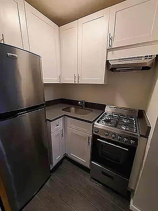 338 East 49th Street — Photo 3