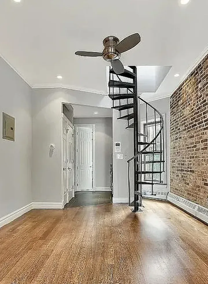 Building Photo - 221 E 23rd St #19
