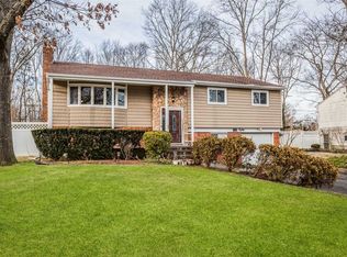 80 Morewood Dr, Smithtown, NY 11787