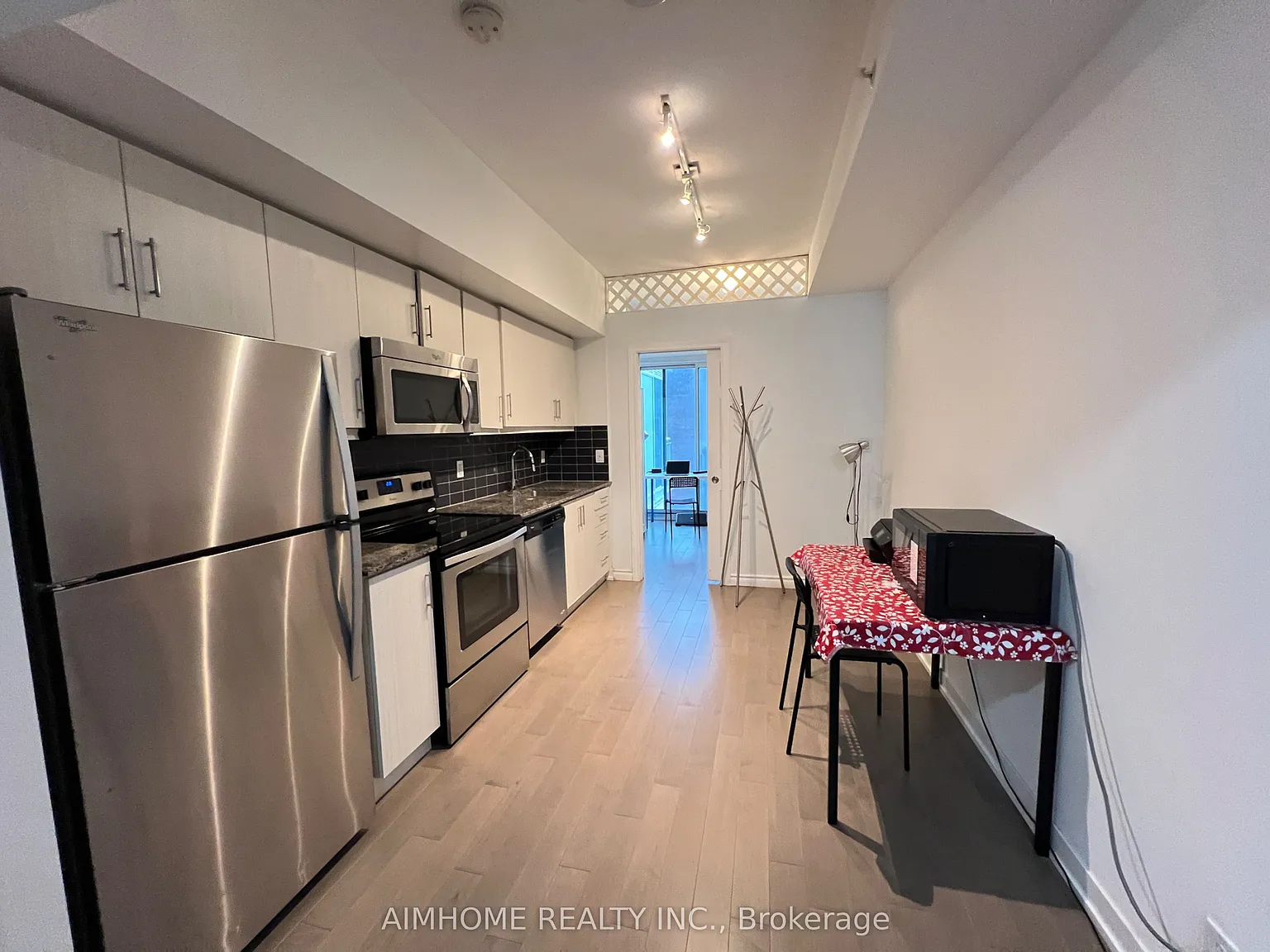 10 Willison Sq — Photo 4