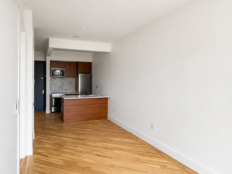 1106 Gates Ave #3 — Photo 1