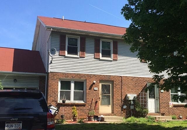 2nd image of 121 High Point Ln
