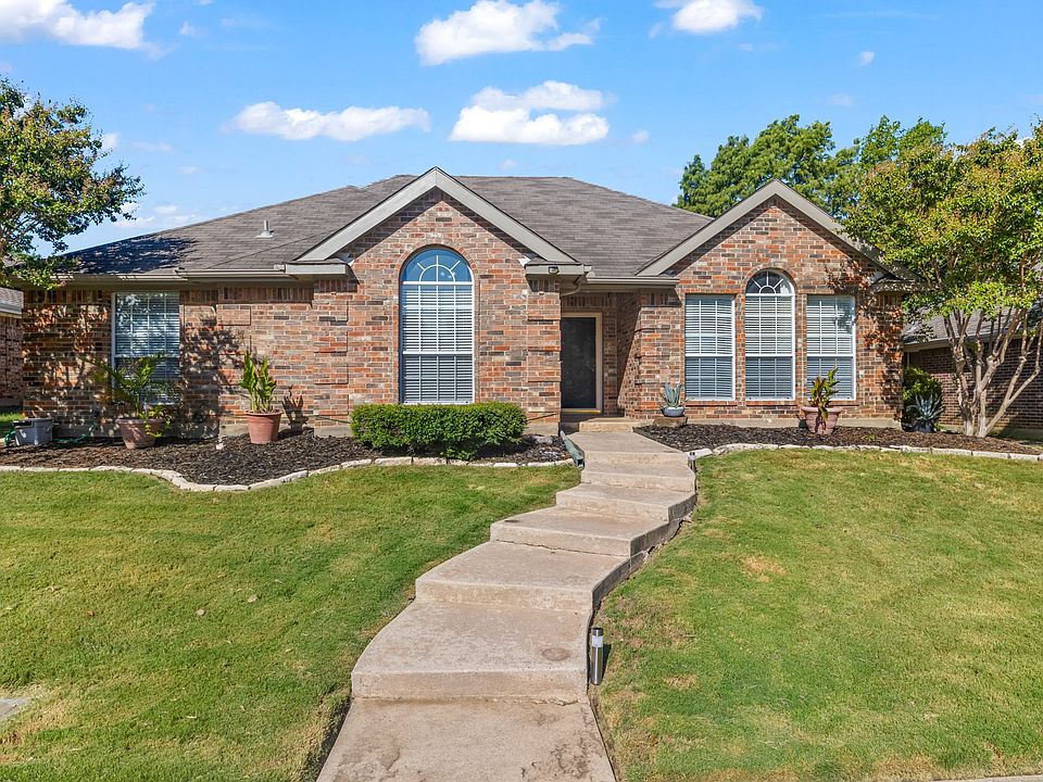 1st image of 806 Boxwood Dr