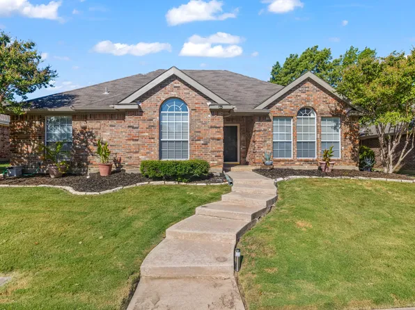 806 Boxwood Dr, Lewisville, TX 75067