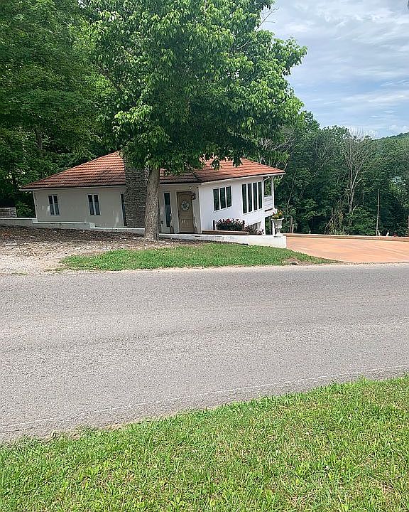2nd image of Cedar Hill Rd