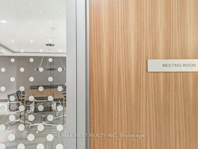15 Queens Quay E #1006 — Photo 39