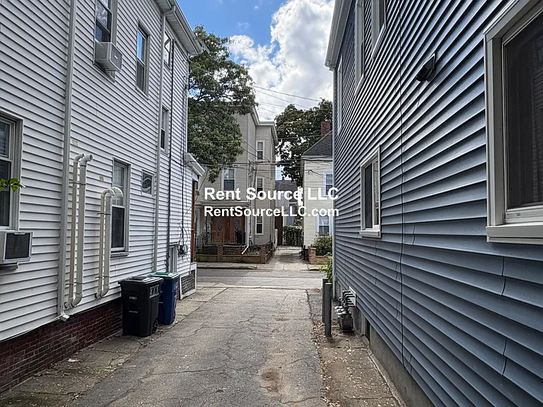9-11 Knapp St #3 — Photo 17