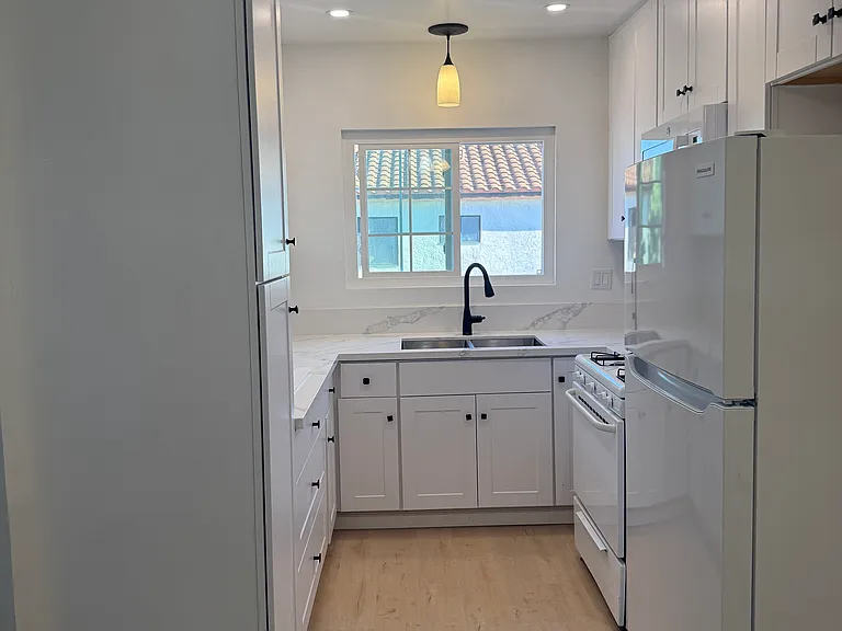 3725 Arnold Ave #6 — Photo 2
