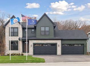 5579 Rolling Hills Pkwy, Victoria, MN 55318