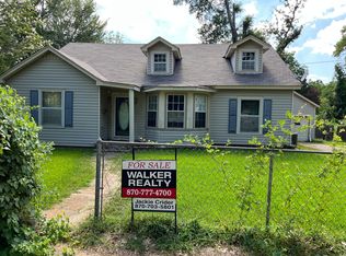 1524 S Walker St, Hope, AR 71801