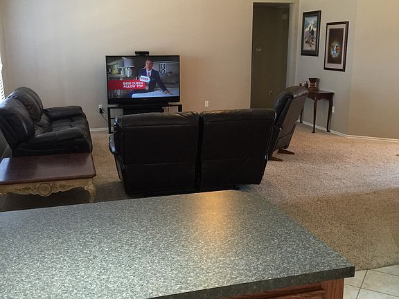 Living Room 10' Ceilings 