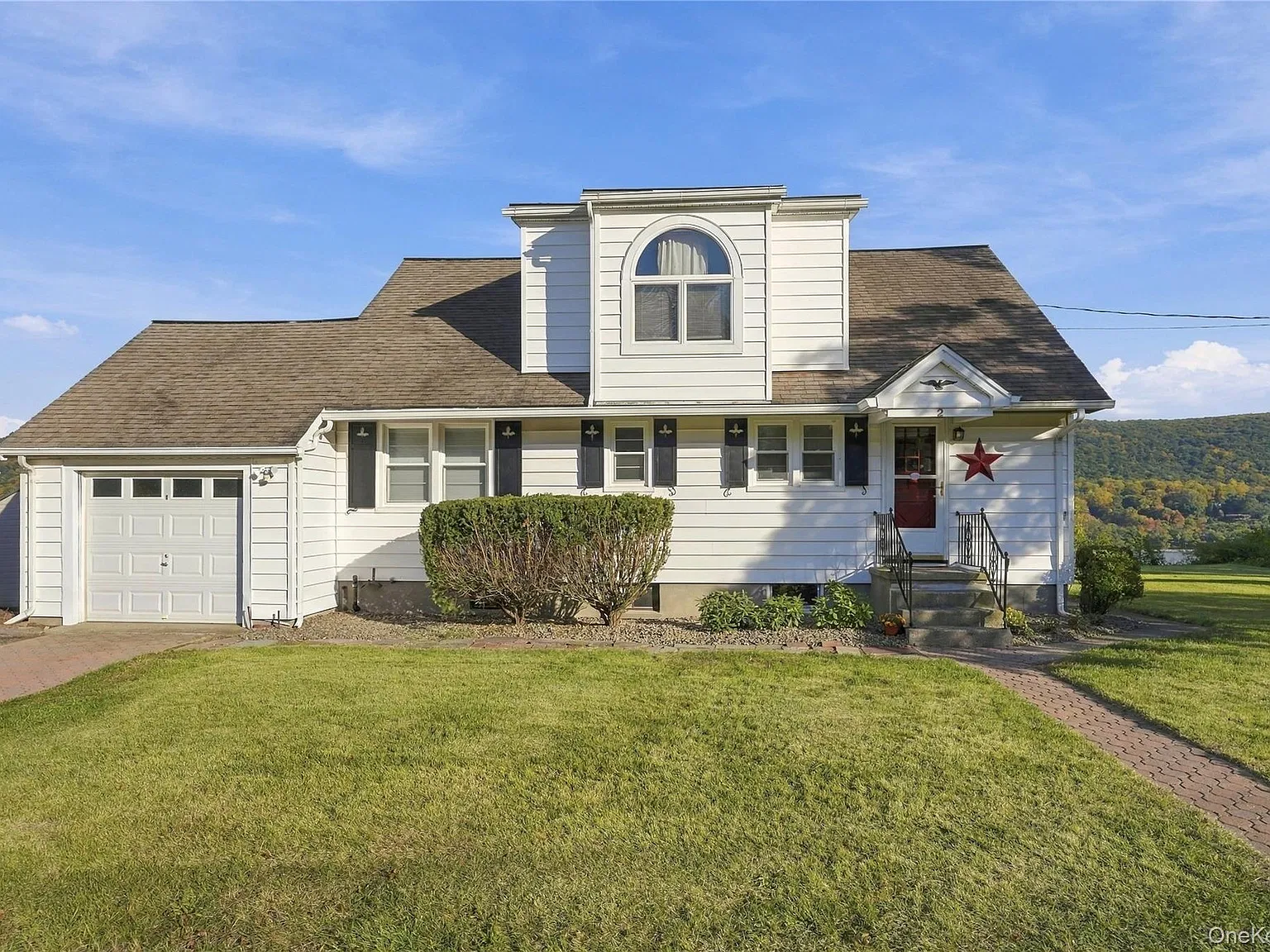 4 bed, 2.0 bath, 1652 sqft, $4,300 — Photo 2