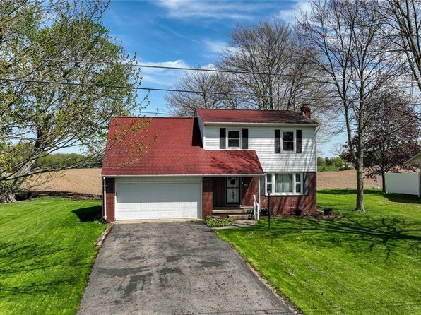 1480 Whitehall Dr, Mogadore, OH 44260