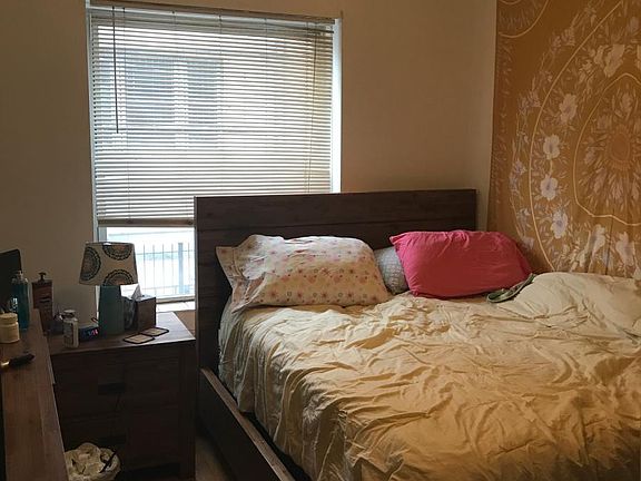 5th image of 681 1/2 W Wrightwood Ave APT 1E