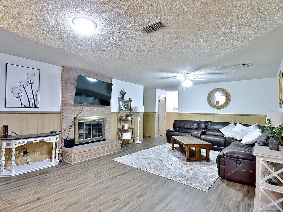 2810 Arrowhead Dr