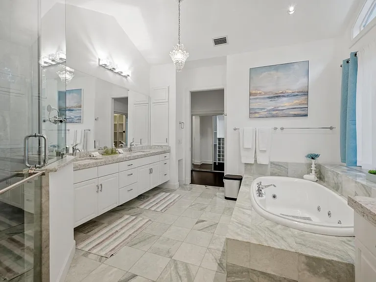 2540 Half Moon Walk — Photo 27