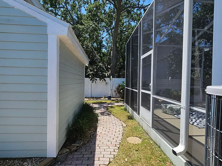 7402 S De Soto St — Photo 47