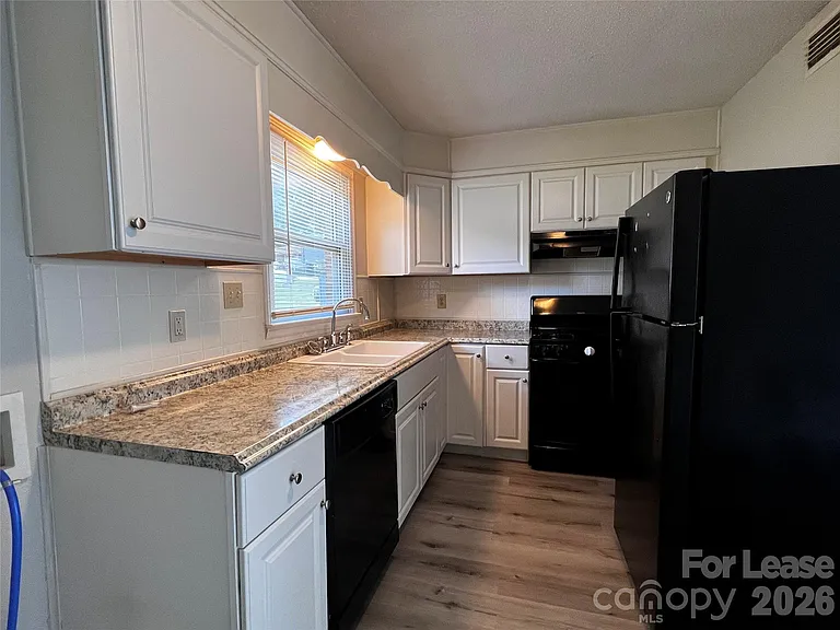 900 Junius St #C — Photo 8