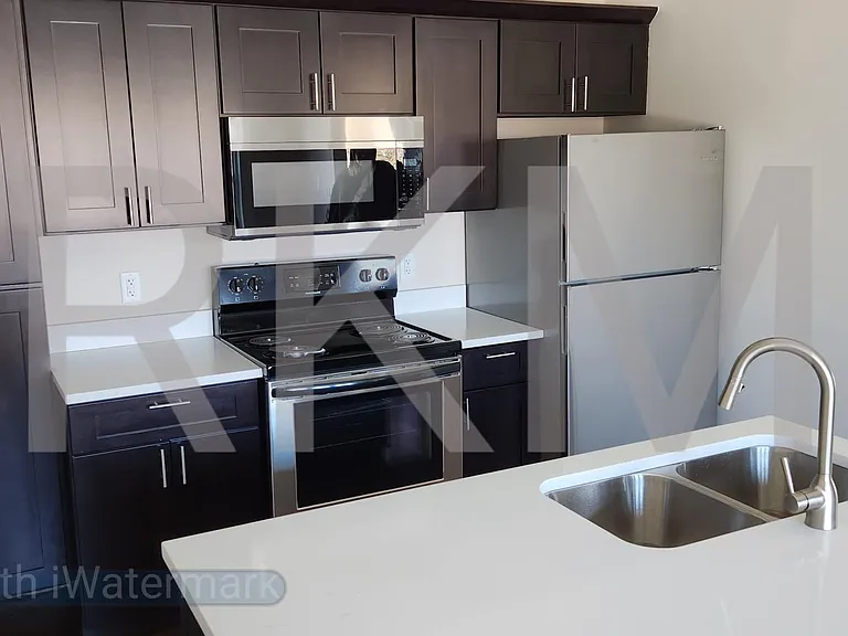 4011 Harrison St — Photo 3