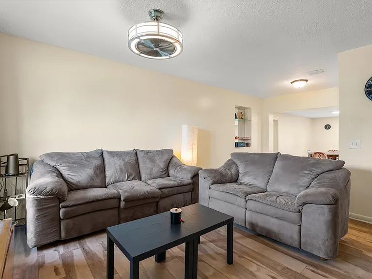 314 Princeton Ave — Photo 10