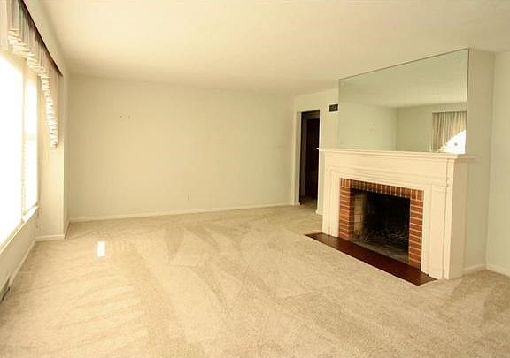 2nd image of 413 Oakcraft Ln