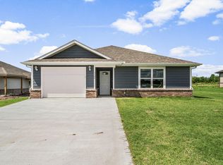 1104 Center Court Cir, Grove, OK 74344