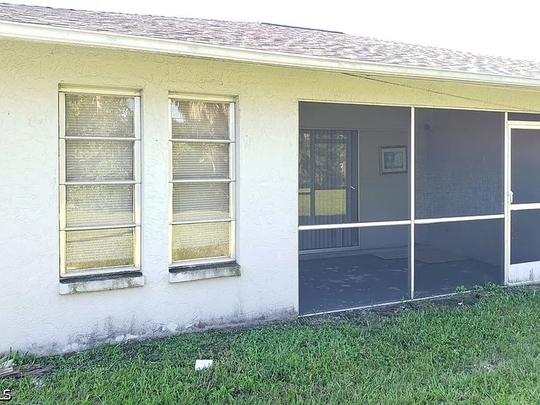 1101 SW 48th Ter — Photo 18