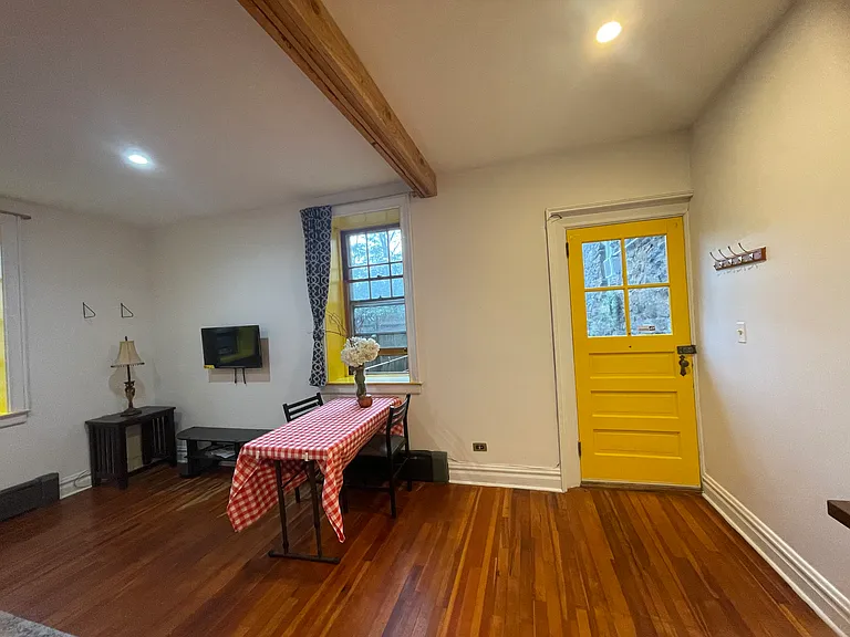 11 Highview Pl — Photo 3