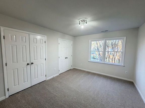 5th image of 717 E Ivy Valley Dr