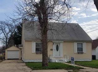 1002 S 10th St, Pekin, IL