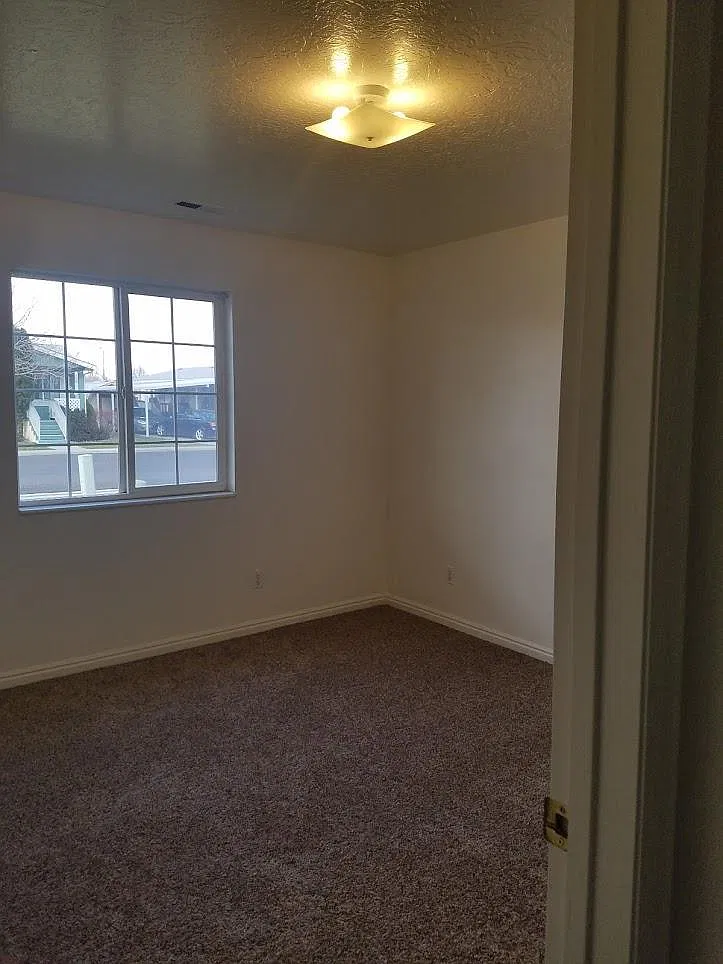 3 bed, 1040 sqft, $1,500 — Photo 4