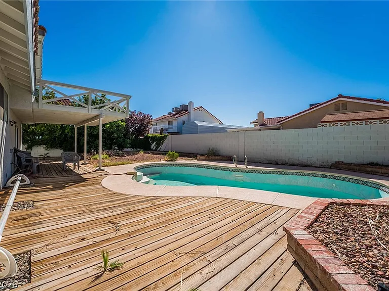 8705 Isola Dr — Photo 25