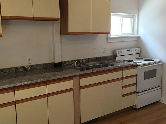 3rd image of 2407A N Pierce St