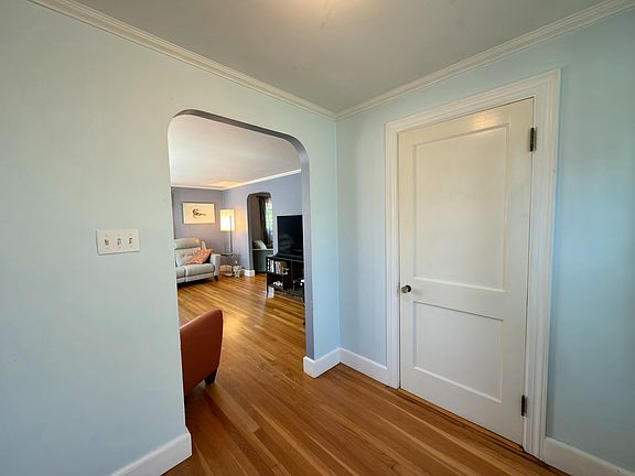 2nd image of 301 Broadway