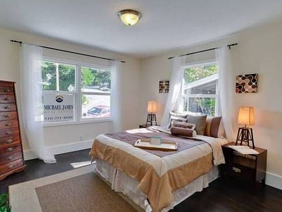 4th image of 3022 Parker Ave