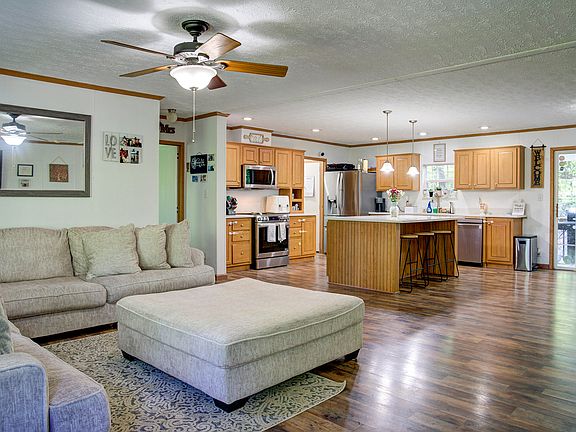 5th image of 137 Pleasant Dr