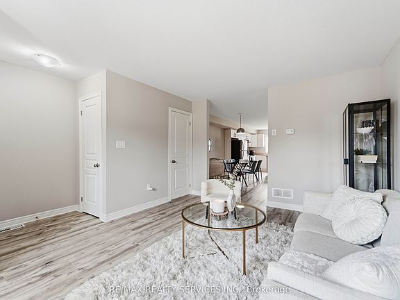 4th image of 7768 Ascot Cir